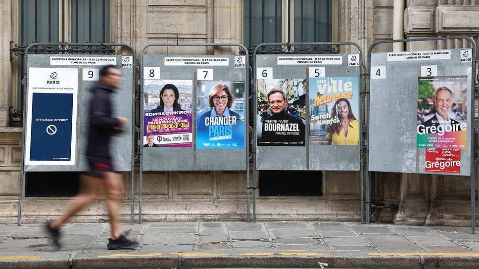 Агитационные плакаты с изображениями кандидатов на пост мэра Парижа: Софии Чикиру из партии «Непокорная Франция» (LFI), правой Рашиды Дати, Пьера-Ива Бурназеля из партии «Горизонты», Сары Кнафо из партии «Реконкейт» и Эммануэля Грегуара из Социалистической партии.📷Фото: Abdul Saboor / Reuters