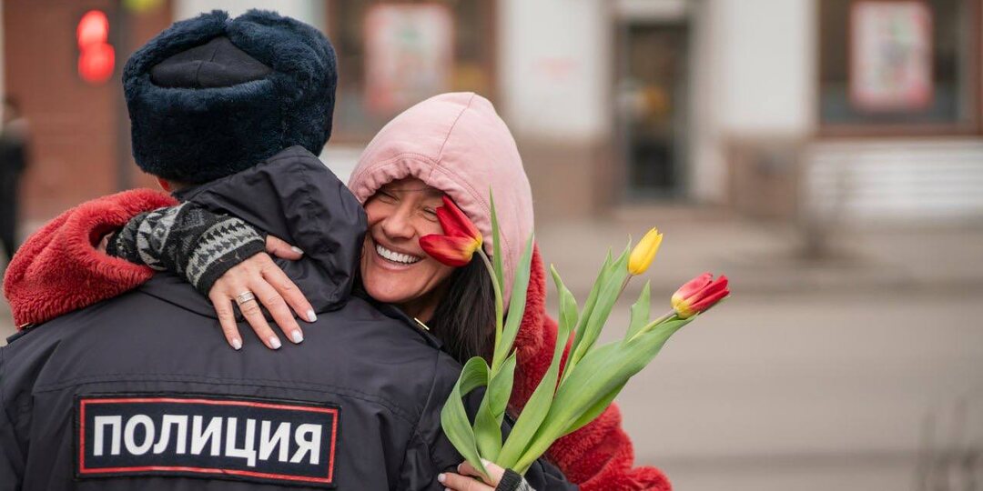 🚔💐Остановили на улице полицейские? Берите тюльпаны и запоминайте