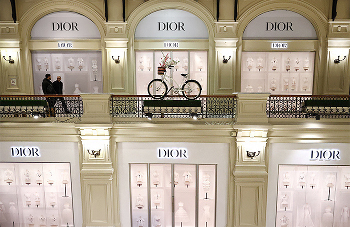     Бутик Christian Dior в ГУМе. Архив. Артем Геодакян/ТАСС