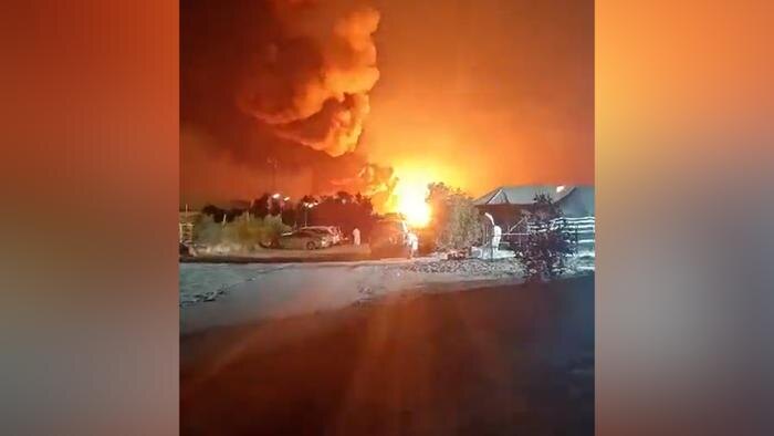 Пожар на авиабазе США в Кувейте некому тушить после жёсткого иранского удара. Обложка © Х / OSINTdefender 