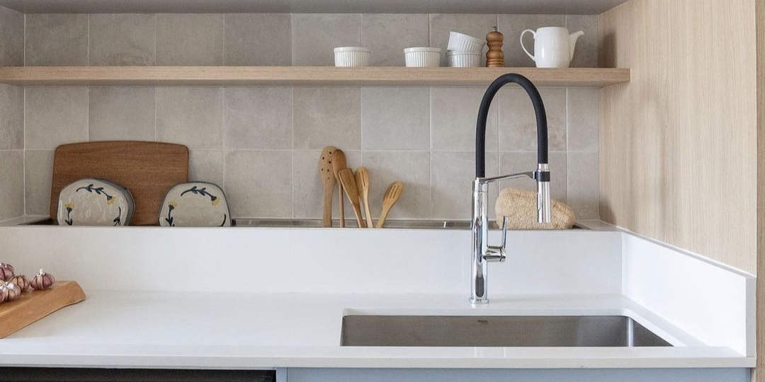 30 идей для маленькой кухни в 2026