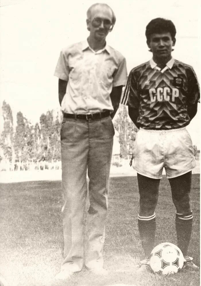   Мирджалол Касымов с 14 лет начал выступать в юношеской сборной СССР. На чемпионате мира в Канаде, проходившем в июле 1987 года, стал чемпионом мира.