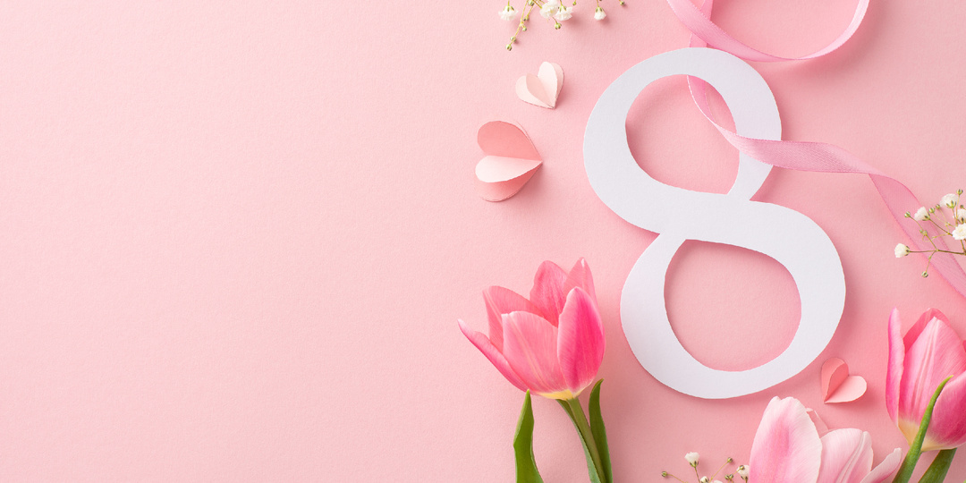 «Вы наполняете жизнь смыслом и дарите счастье»: Денис Паслер поздравил свердловчанок с наступающим Международным женским днем