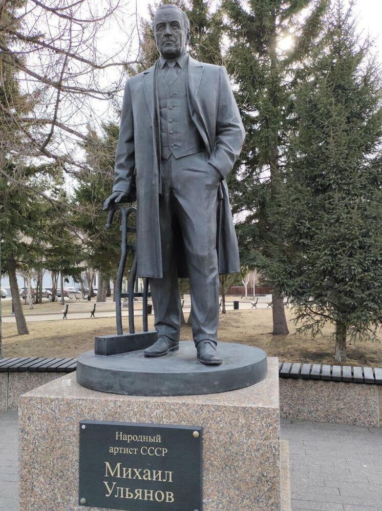     Памятник М.А. Ульянову в Омске / Фото: Натальи Шлюшинской
