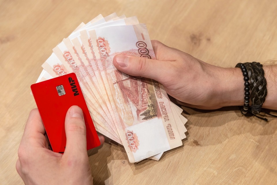    Житель Ульяновска потратил более 30 тысяч рублей с найденной банковской карты архив "КП"