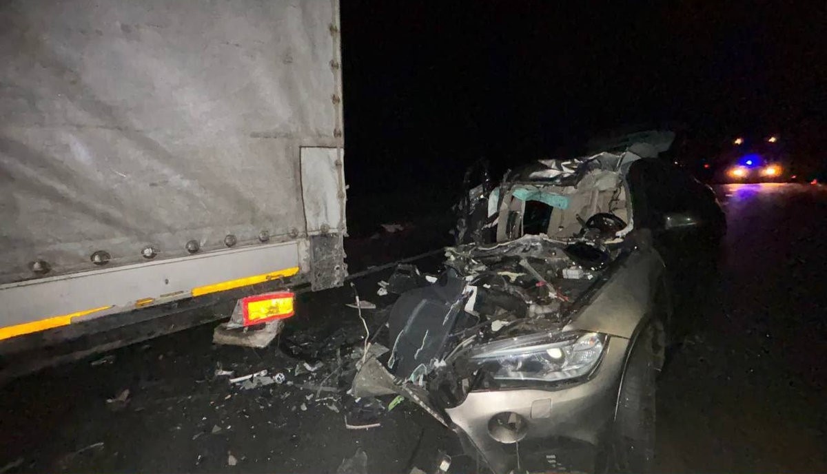 Потеря контроля за движением и столкновение с попутным автопоездом – это начало многолетней семейной драмы с бессрочным периодом погашения ущерба здоровью (фото носит изобразительный характер)