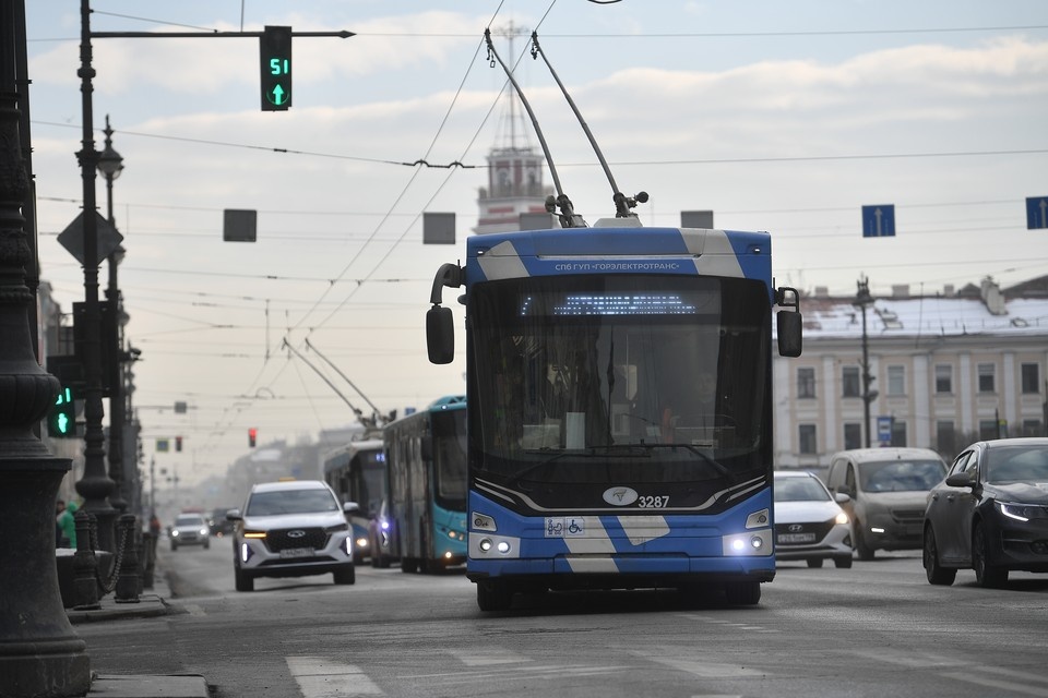    Подрядчику предстоит увеличить дальность хода транспорта без проводов. Алексей БУЛАТОВ