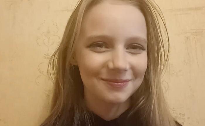 Алиса Теплякова. Обложка © YouTube / Учимся с Алисой