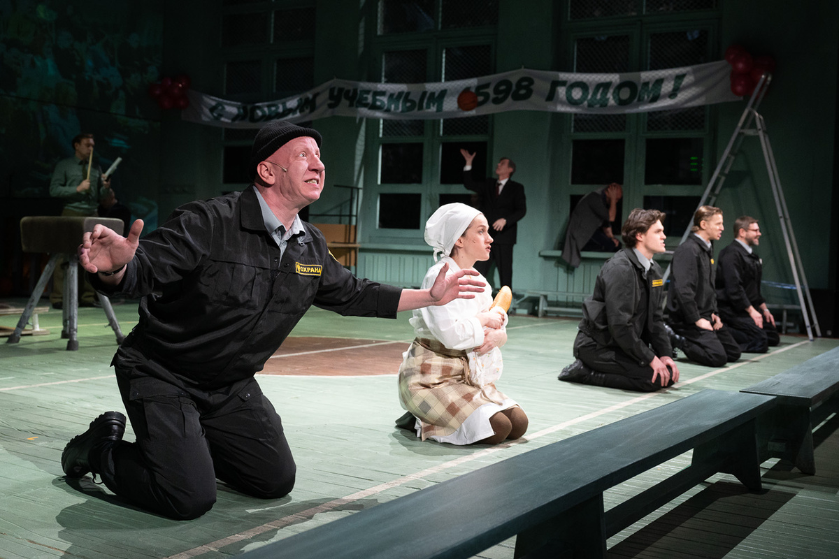    Сцена из спектакля «Борис Годунов»