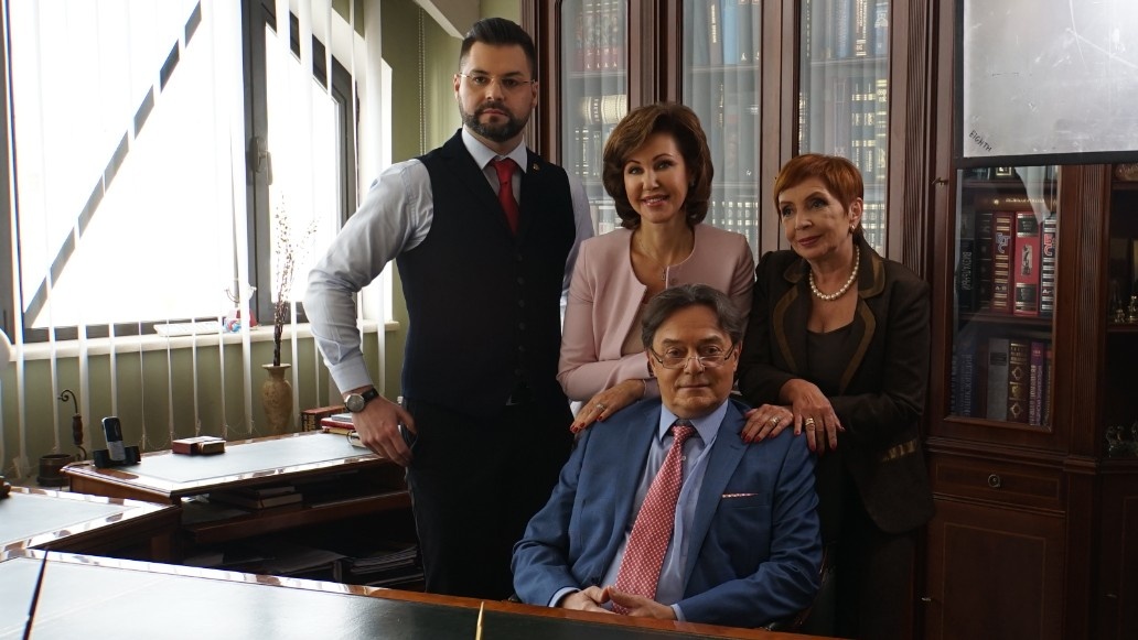 Алиса Турова и другие федеральные судьи из ток-шоу на канале "Мир". Фото: tvmag.ru