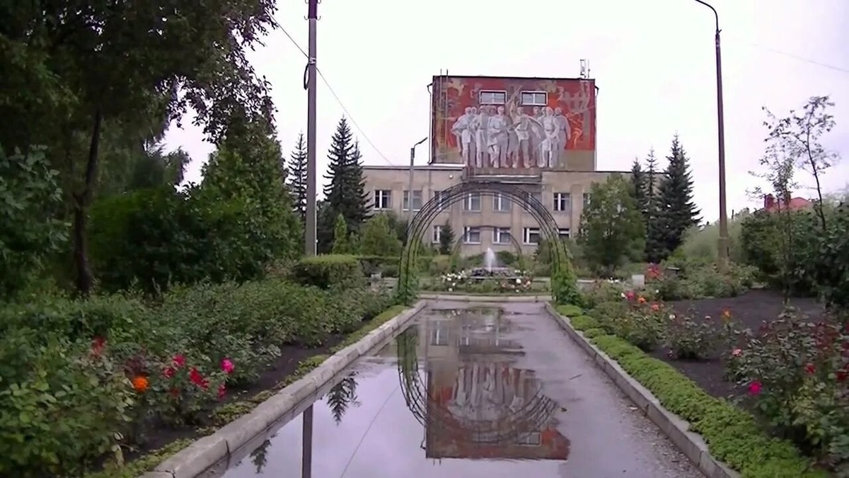 Наш парк в начале лета. Сейчас, конечно, он не такой красочный, но тем не менее (фото: Яндекс.Картинки)
