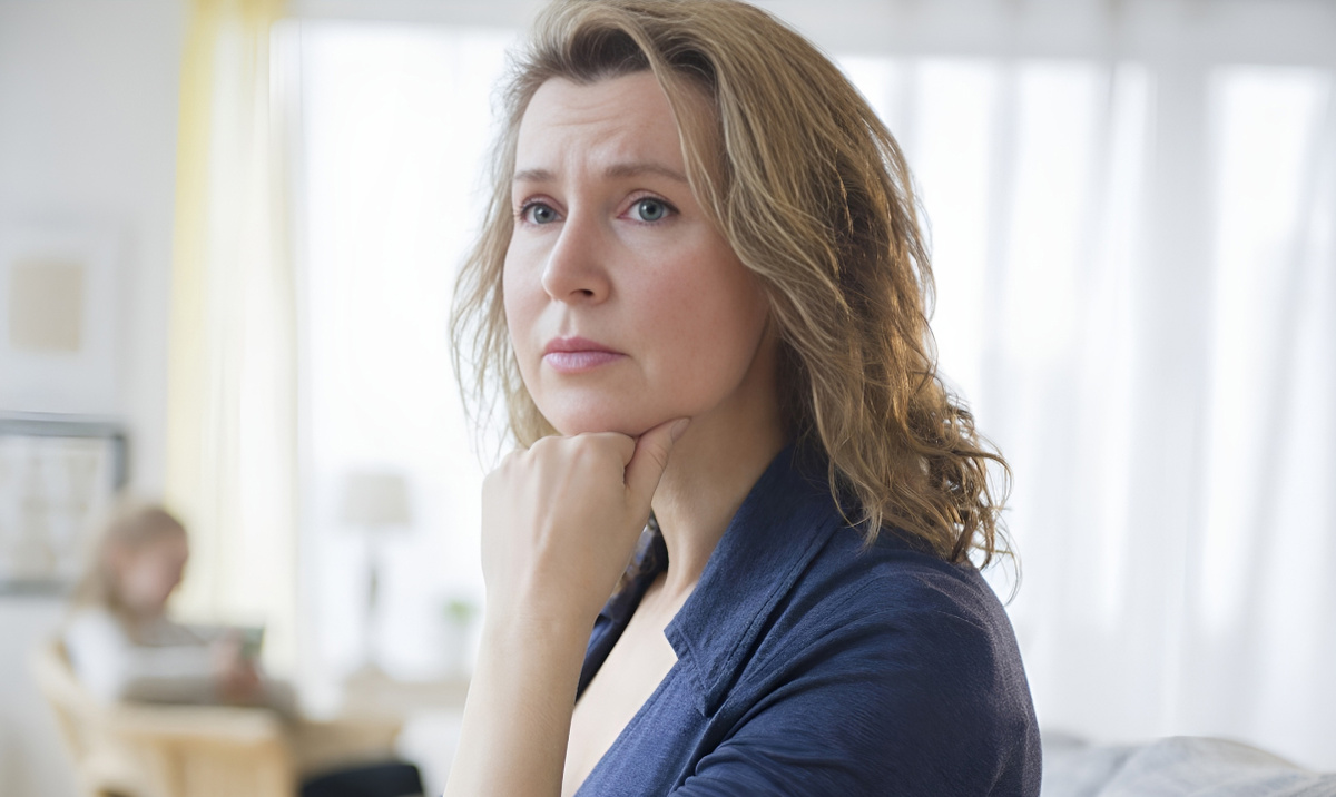 За закрытой дверью  Designed by Freepik