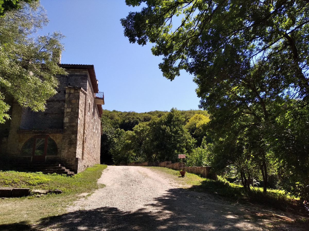 Подходим к монастырю