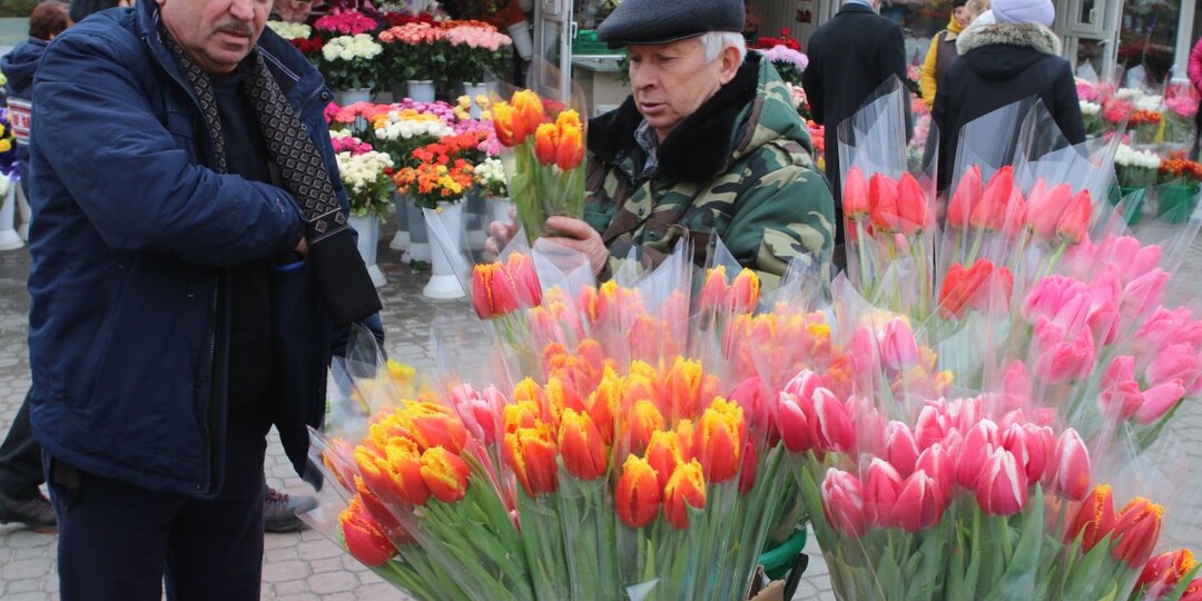 Выяснилось, сколько мужчины готовы потратить на подарок воронежанкам к 8 Марта