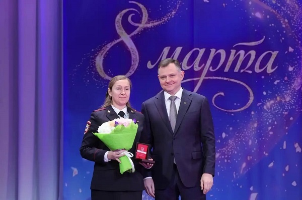 Юрий Слюсарь вручил награды женщинам на торжественном приеме в честь 8 Марта