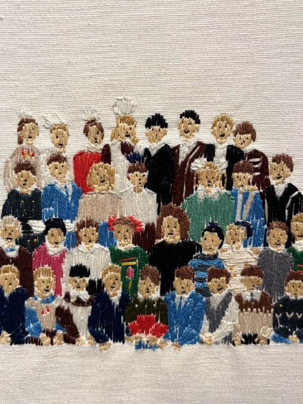 Недавно поняла, что больше не могу там оставаться. Много сил бессознательно уходит на борьбу с неудобствами и компромиссами. Переезд сюда был спасением. Я встала на ноги. Пора идти дальше. Не хочу от сюда уезжать, но и жить не могу. У этой картины услышала фразу: Коммунальная квартира это не дом, а мир. Так и есть.