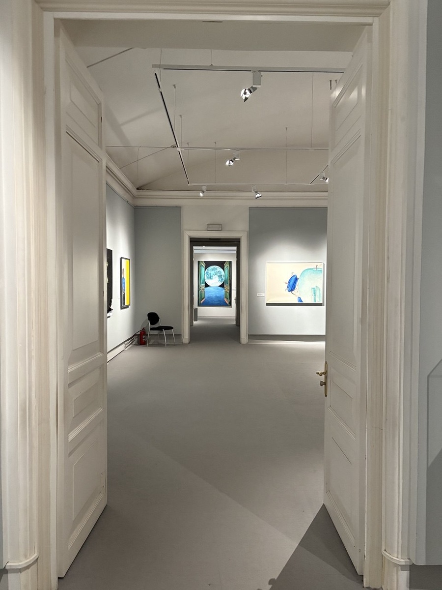 Но возрастной ценз 0+ подтолкнул меня на мысль, что было бы здорово прийти сюда со своими племяшками. Обсудить наши игры.  Мое детство с их бабушками - моими родителями. Уверена, что даже плохие авторы дали бы почву для диалога.