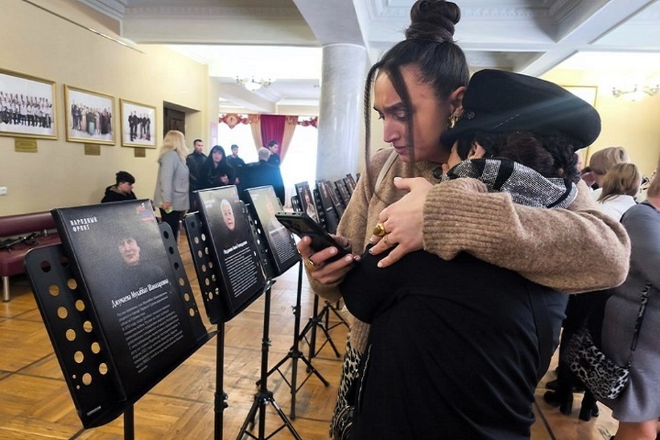    В Донецке открылась фотовыставка «Мать Героя». Фото: «Защитники Отечества» в ДНР