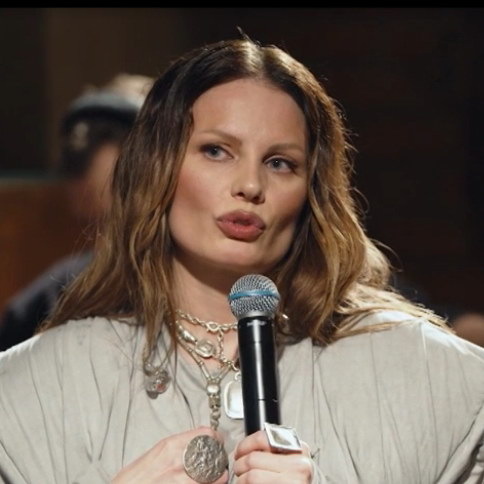 Ева Власова выступит на «Квартирнике у Маргулиса»