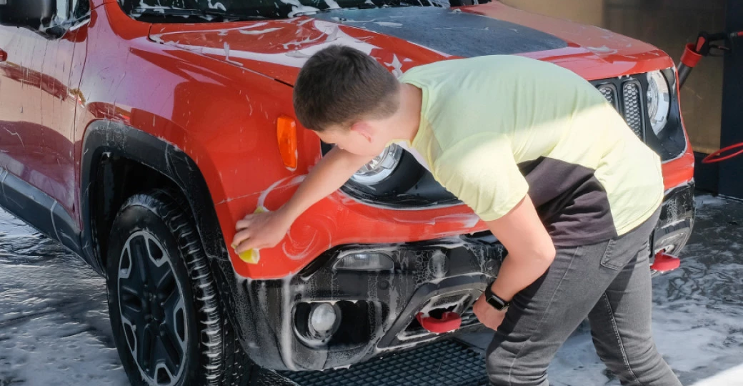 Зумер из Австралии превратил школьную подработку в успешный бизнес