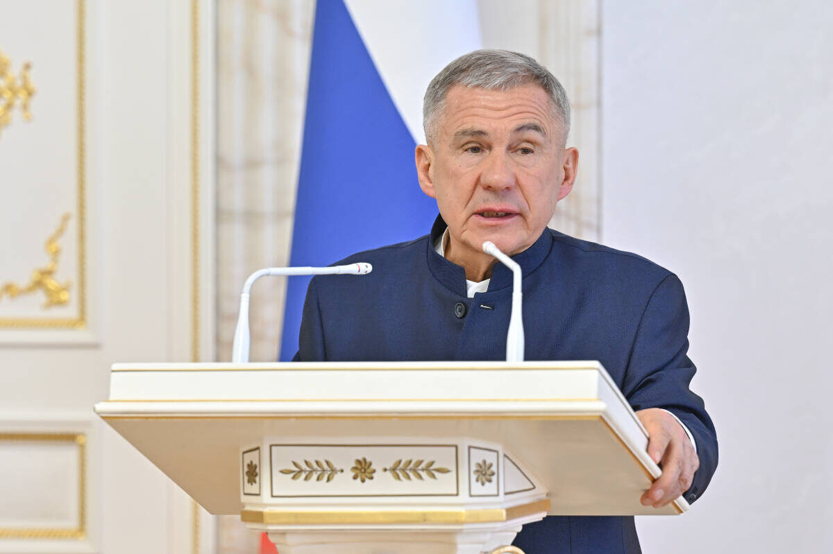 Рустам Минниханов: «Искренне хочу выразить самые теплые слова благодарности женщинам, которые избрали своей миссией защиту Отечества»Фото: rais.tatarstan.ru