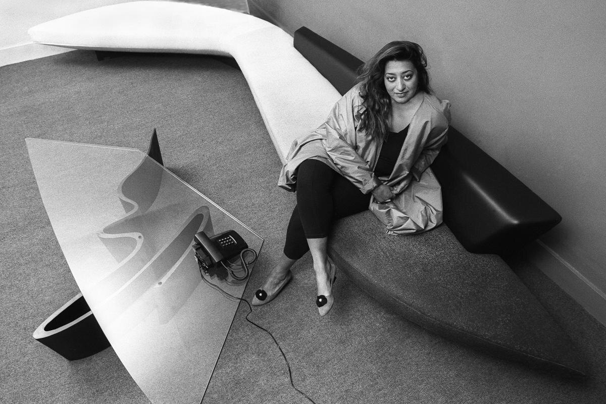 Christopher Pillitz / Getty Images📷Заха Хадид в своем лондонском офисе, Великобритания, 1985