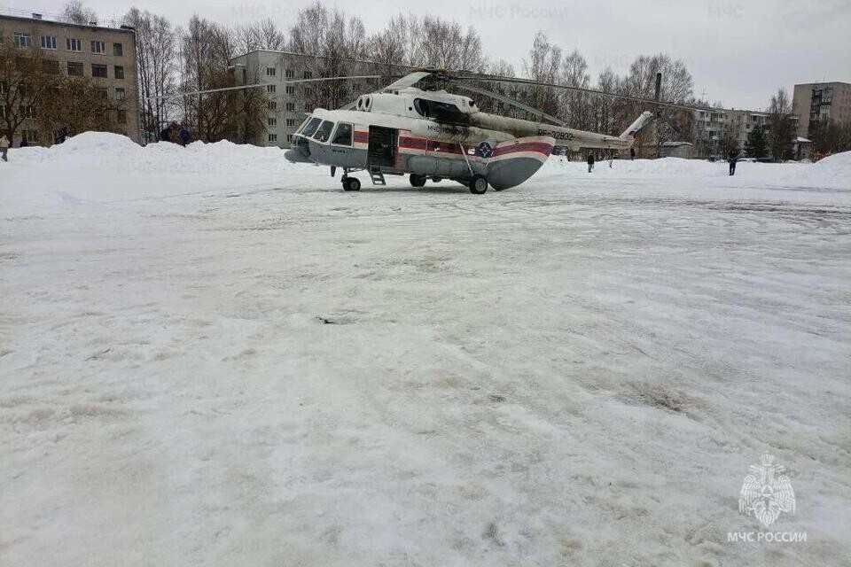    Тверские медики сопровождали пациента во время экстренного перелета. Фото: МЧС Тверской области.