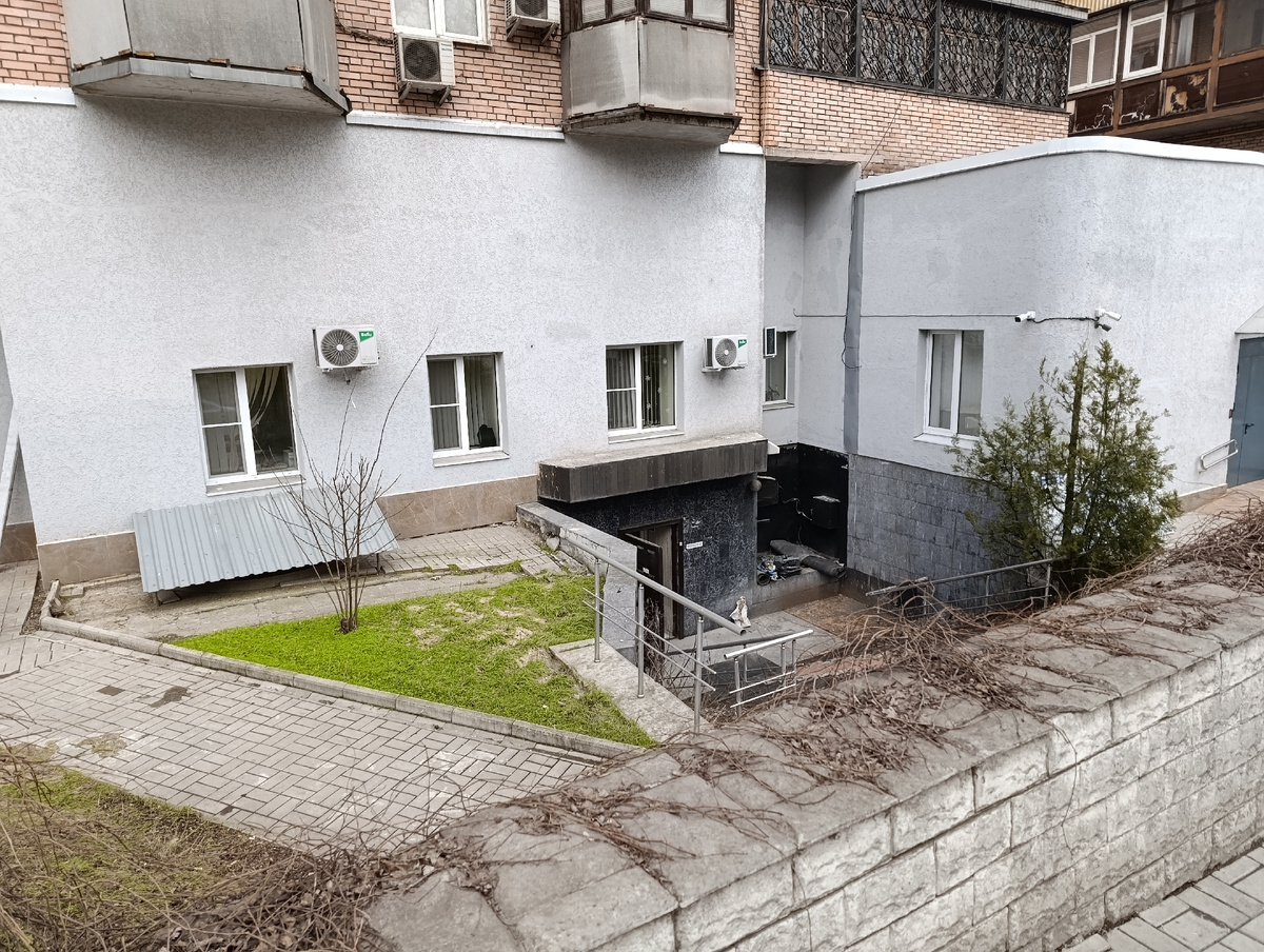 Проспект Гурова местами напоминает некий типичный приморский город со своими перепадами высот.