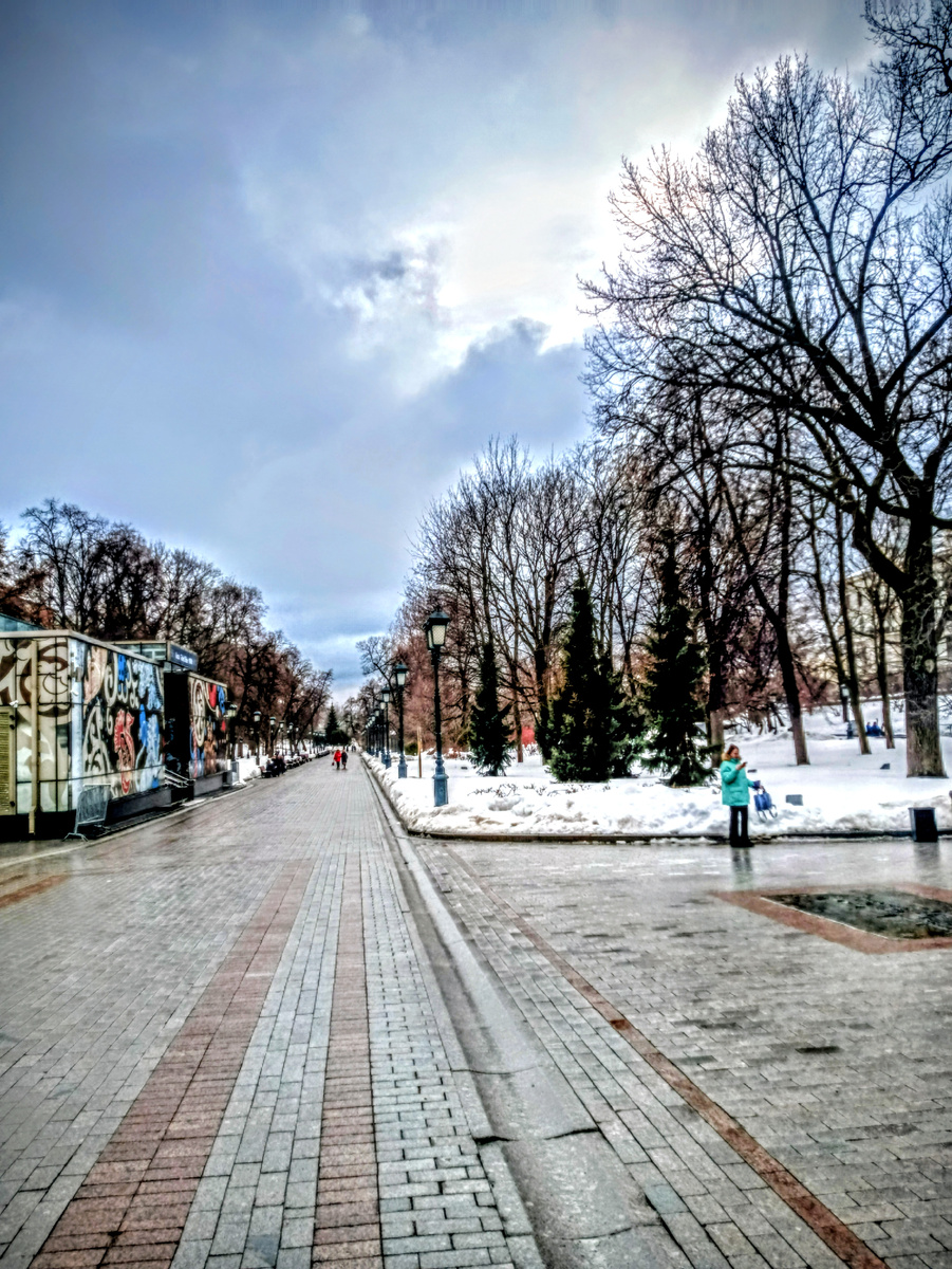 Александровский сад. Все фото: канал Сергей Насекайло. Заметки инвалида по зрению. 