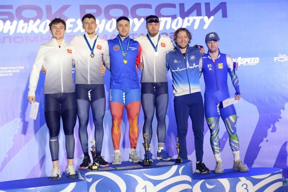    Шестерка сильнейших конькобежцев Кубка России на дистанции 1000 метров. Фото: Конькобежный центр «Коломна»