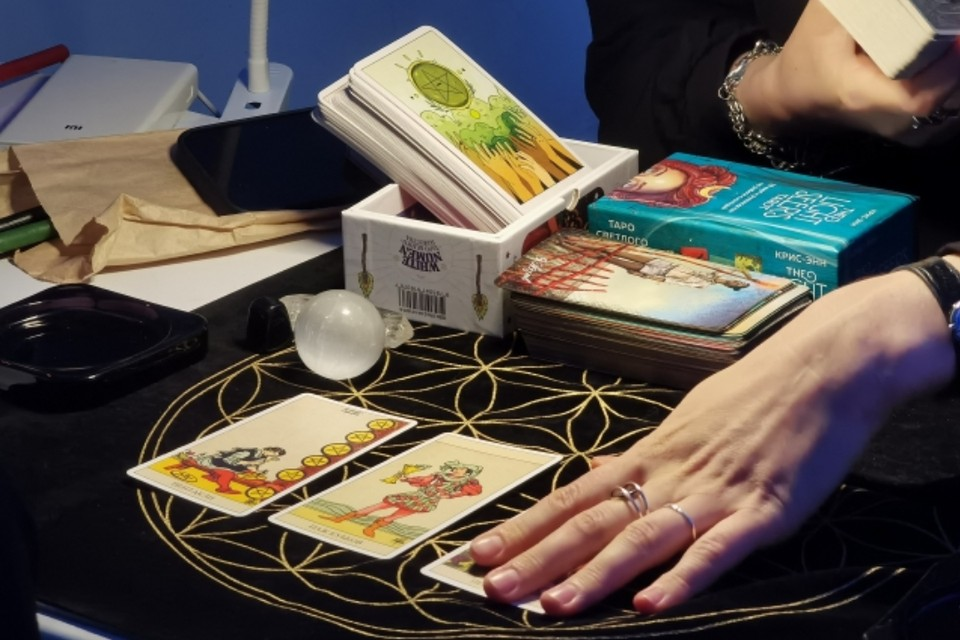 Таролог обманула пенсионерку на 10 миллионов рублей - та сделала 117 переводов. Фото: Алексей БУЛАТОВ 