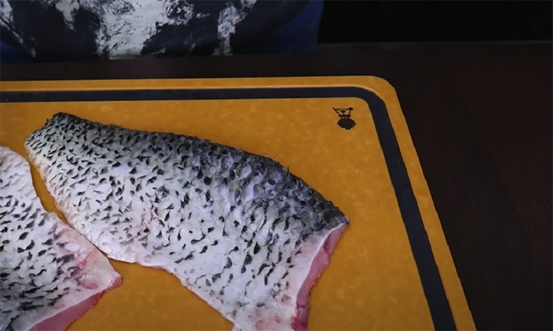 Как получить золотистую корочку и нежную рыбу внутри: неожиданный секрет идеальной жарки, который стоит запомнить