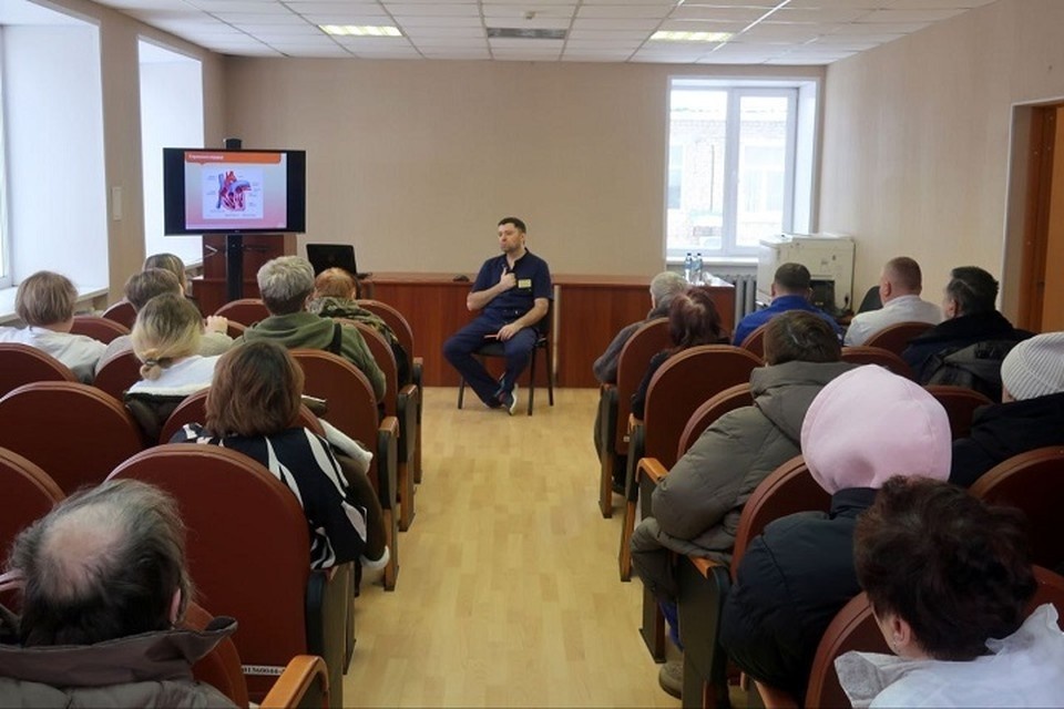   Врачи провели обучающие занятия для местных жителей. Фото: региональный Минздрав