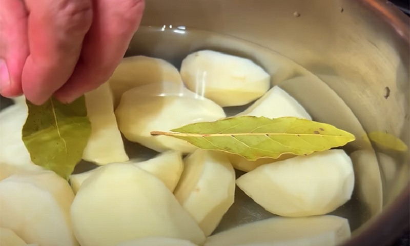 Пирожки, которые хочется повторять: воздушное тесто и много начинки