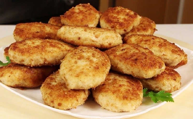 Рецепт куриных котлет, который спасает семейный ужин: 37 сочных порций из 1 кг филе