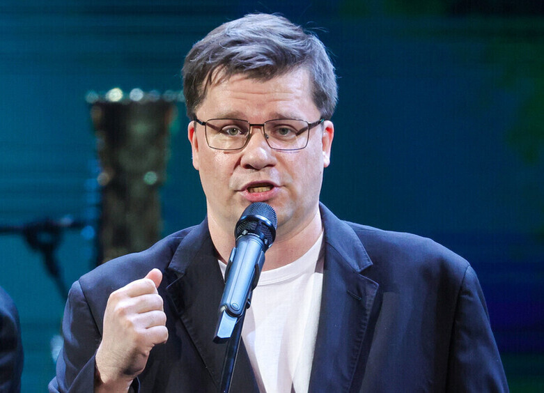     Гарик Харламов