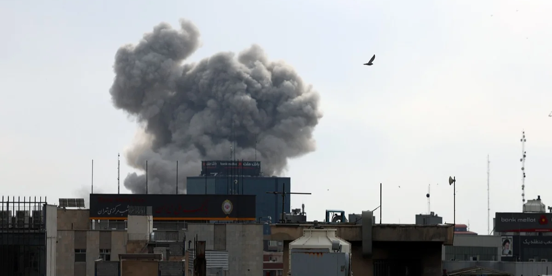 Генерал ИИ. Пентагон использовал Claude для ударов по Ирану и заключил соглашение с создателем ChatGPT. Как нейросети стали важным оружием в