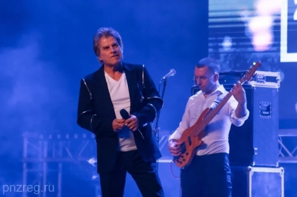    Глызин спел для четырёх тысяч пензенских женщин