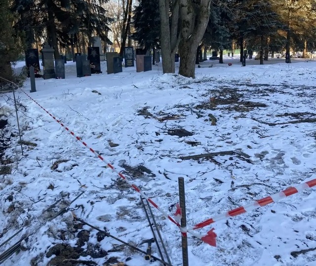 В Курске разрушили могилы ветеранов при реконструкции мемориала