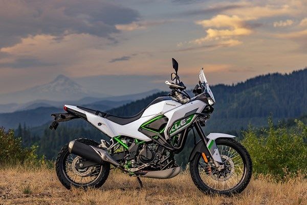Компания Kawasaki возрождает модель KLE500, представив в 2026 году новый мотоцикл для приключений