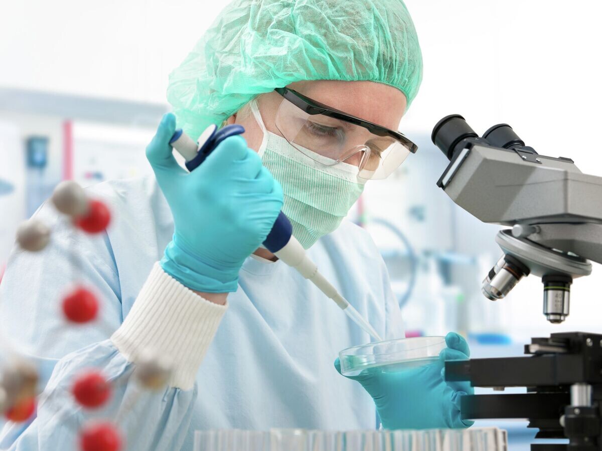    Ученый во время работы в лаборатории | © Depositphotos.com / Alexander Raths