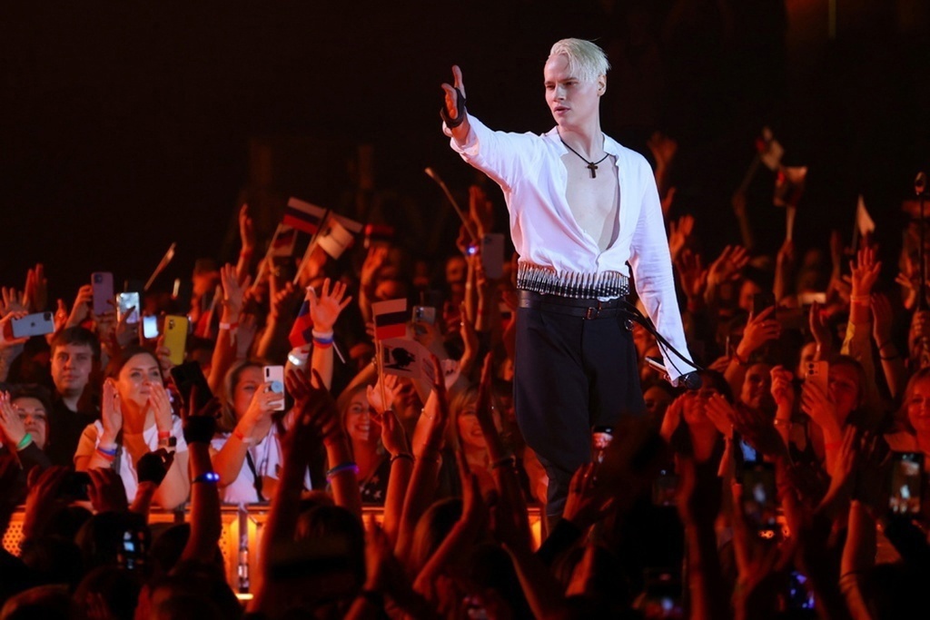 Фото из открытых источников. Шаман на концерте