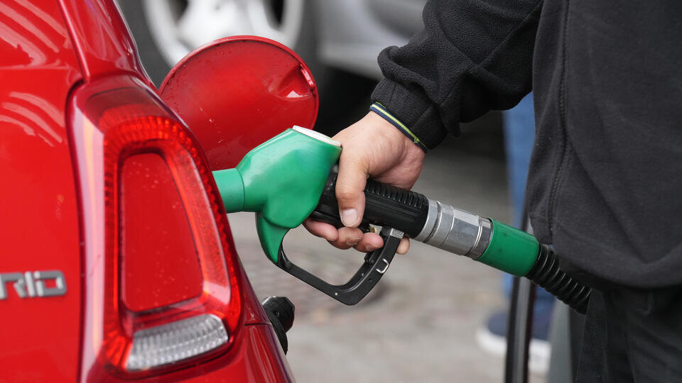     Цены на бензин в США достигли максимума с сентября 2024 года www.globallookpress.com/David Zorrakino/Keystone Press Agency