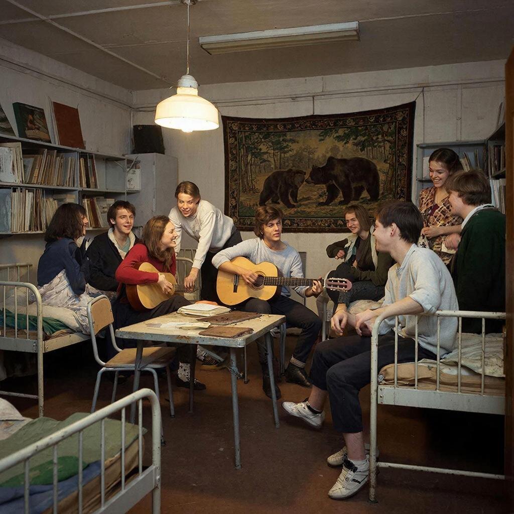 Попросила нейросеть изобразить комнату в общежитии. Не ржать. Художника обидеть может каждый.