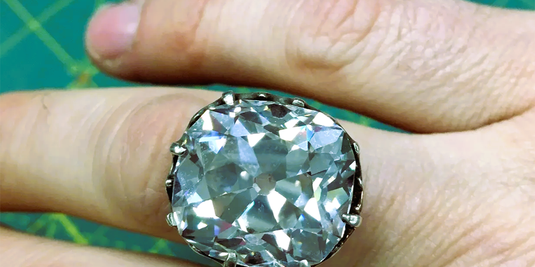 Кольцо с бриллиантом за 10 фунтов: как безделушка с барахолки спасла британскую семью