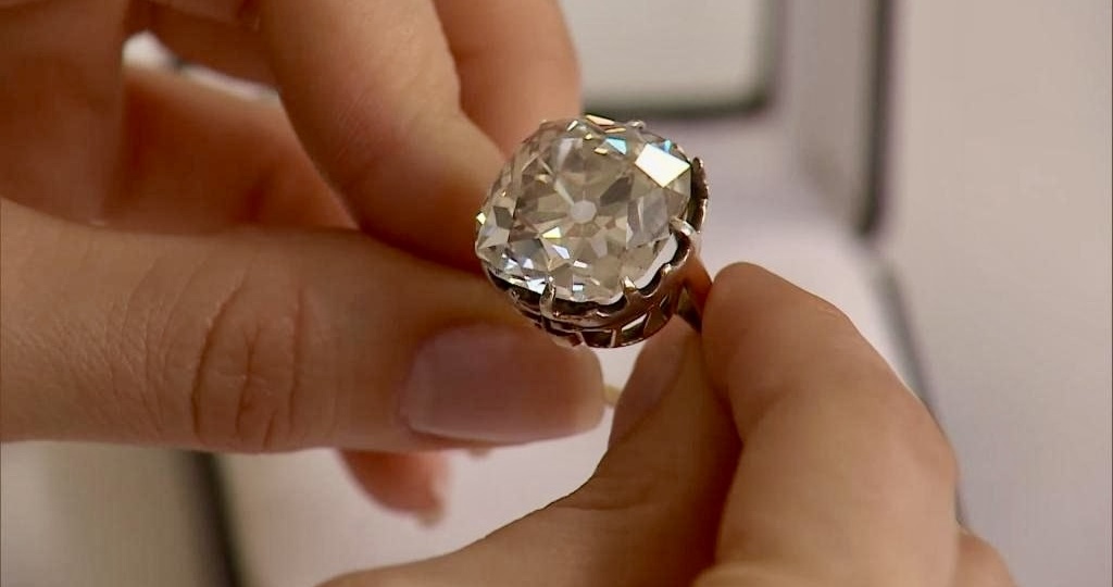 Кольцо с бриллиантом за 10 фунтов: как безделушка с барахолки спасла британскую семью