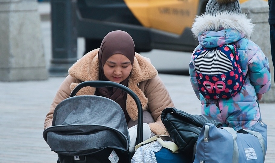 Она думала что так и будет у себя в Таджикистане ежемесячно получать пособие из Якутии: но придётся всё  вернуть