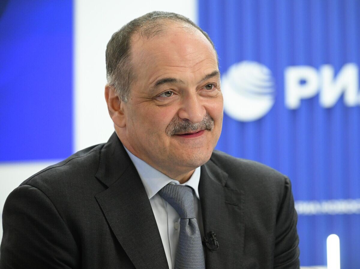    Глава Республики Дагестан Сергей Меликов на стенде РИА Новости на ПМЭФ-2025 | © РИА Новости / Александр Кряжев