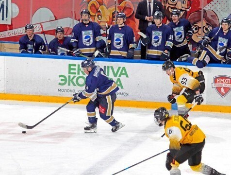 МХК "Калуга" на своём льду уверенно обыграл "Металлург" из Череповца