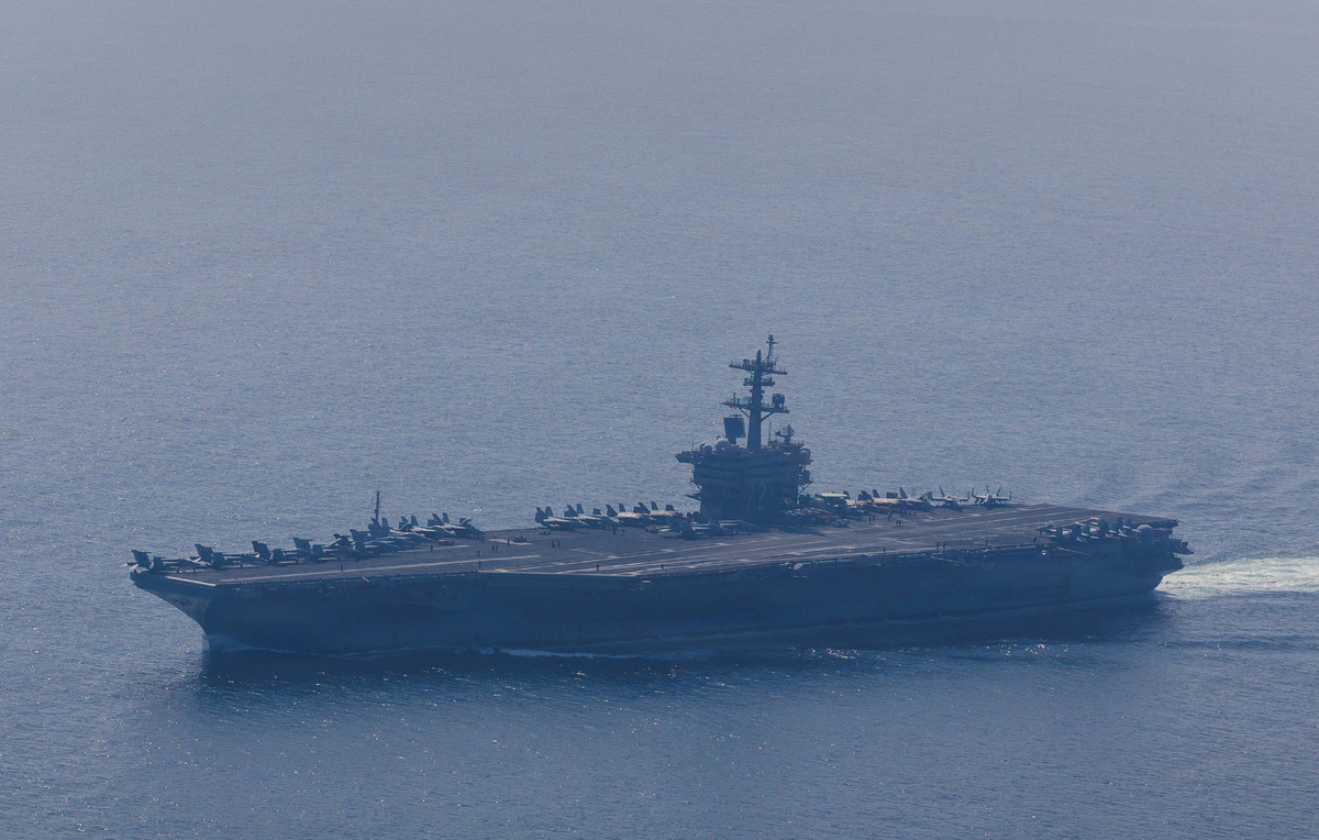    Авианосец USS Abraham Lincoln  Mass Communication Specialist 1st Class Jesse Monford/U.S. Navy via Getty Images